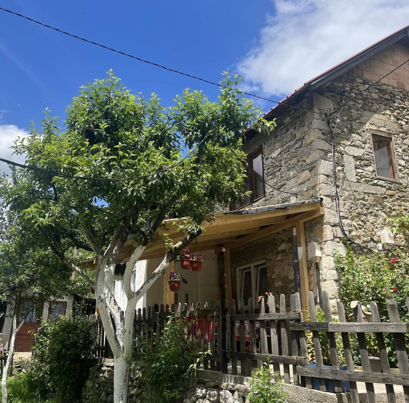 Guest House Guri Vuthaj المظهر الخارجي الصورة